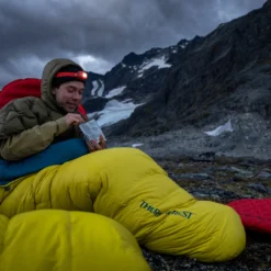 Slaapzak Thermarest Parsec 0F/-18C Small Larch -NL Kampeeruitrusting Verkoop 2024 2022 summer climbing norway aasens 0179