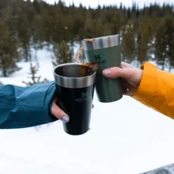 Thermosbeker Stanley The Stacking Beer Pint Hammertone Lake 0,47L -NL Kampeeruitrusting Verkoop 2024 4 1200x800 1